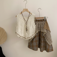 Thumbnail for TinyTrends – Styl boho chic i uroczy – szydełkowany top z plisowaną spódnicą w kratkę
