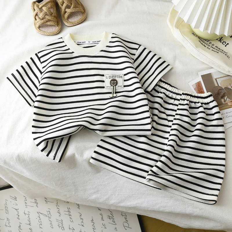 Kids Stripe Outfit – Modne i wygodne – letni strój dla dzieci