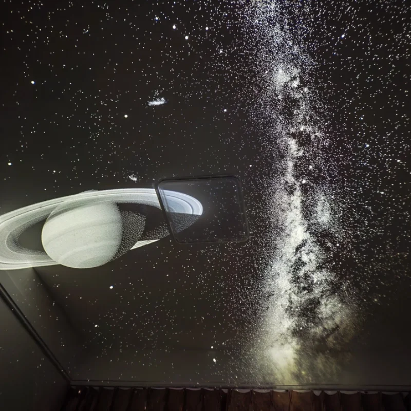 NightSky – Regulowane natężenie światła i magiczna atmosfera w sypialni – lampa LED Galaxy