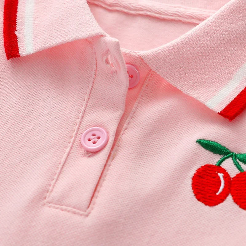 PetitJoy – Wygodna i stylowa – sukienka polo z nadrukiem wiśni