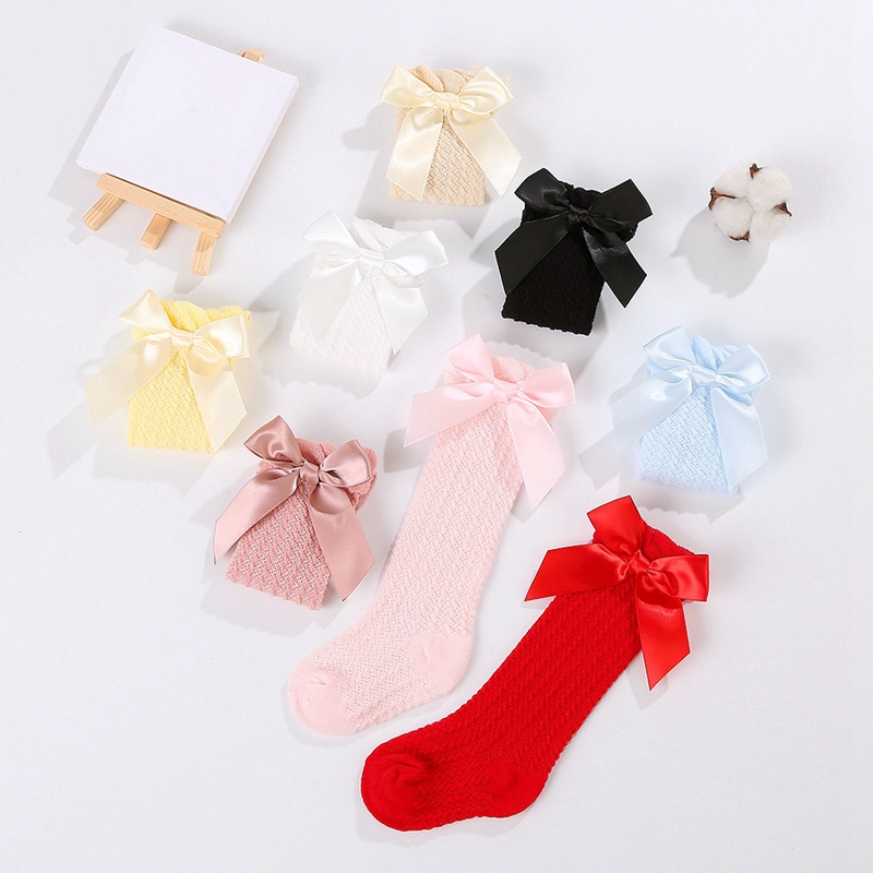 LittleCharm – Delikatne i eleganckie – dziewczęce podkolanówki z kokardką