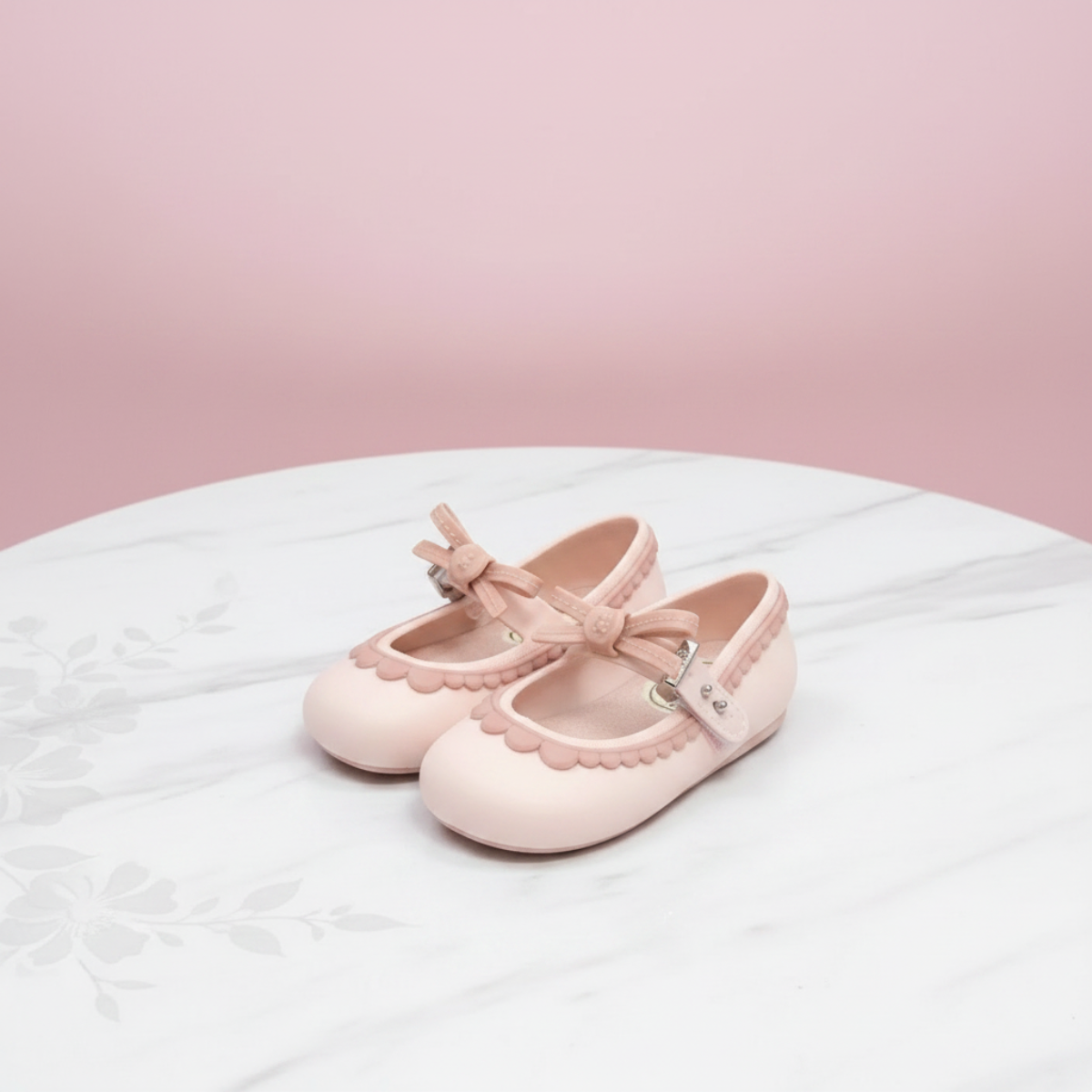 MiniChic – Elegancja i styl – dziecięce kapcie z kokardką
