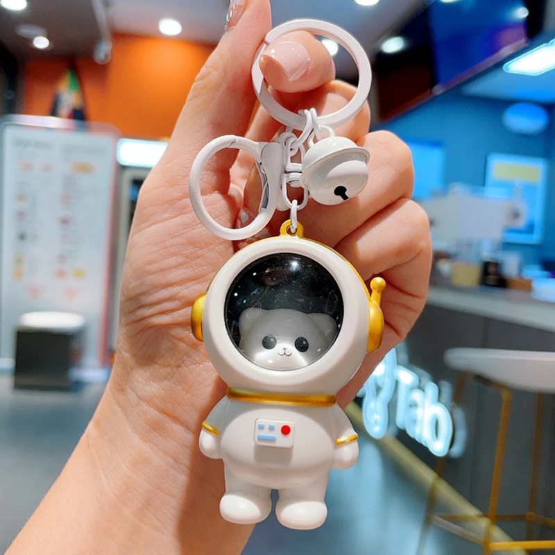 Glowing Astronaut Charm – Urocza i świecąca – zawieszka do torby „Astronauta”
