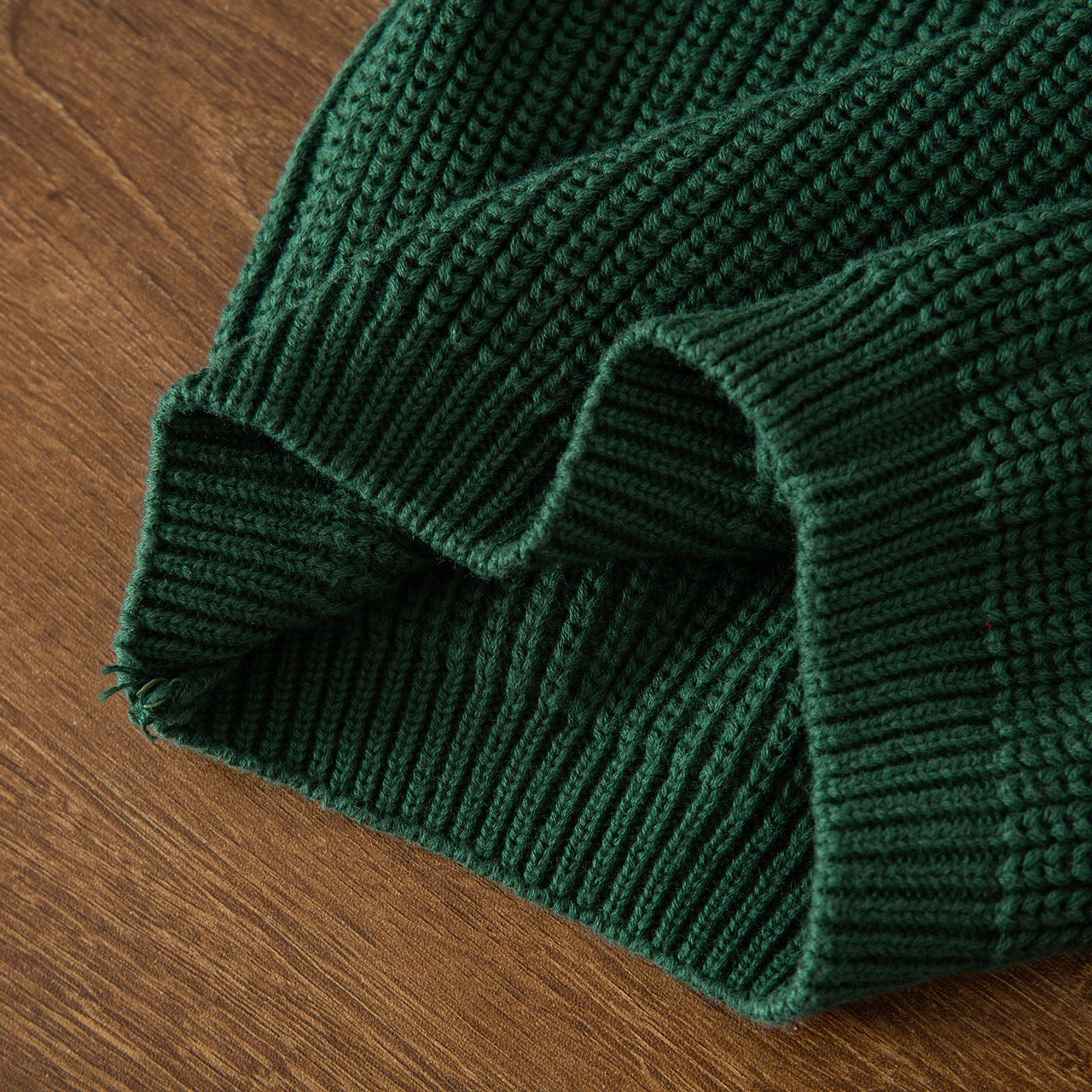 JoyKnit – Przytulny i ciepły – świąteczny sweter z napisem