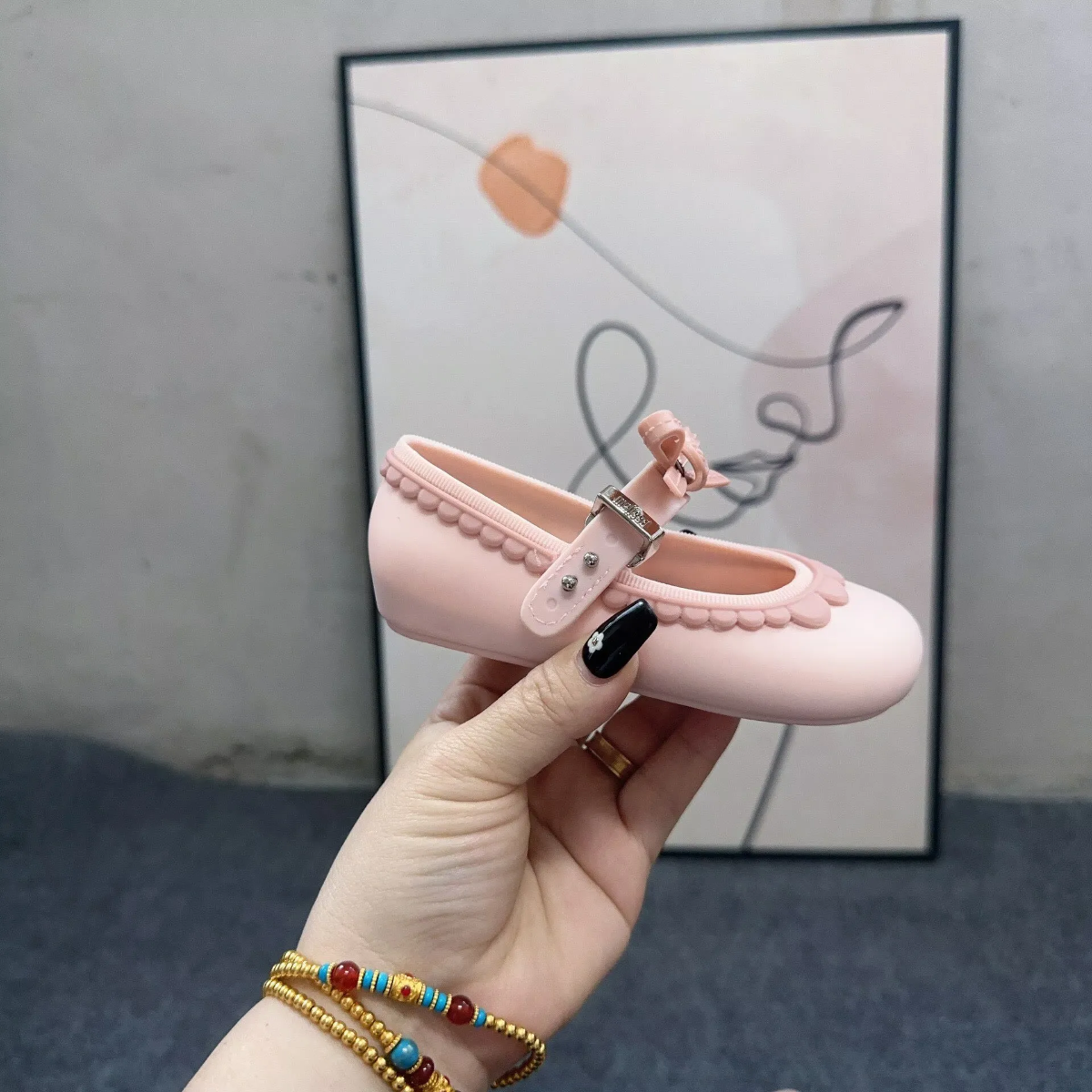 MiniChic – Elegancja i styl – dziecięce kapcie z kokardką