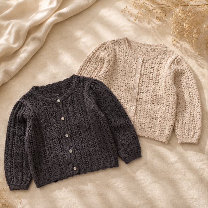 Buttoned Cardigan – Miękka i wygodna – dziecięca kamizelka z dzianiny