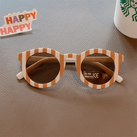 Thumbnail for Colorful Kids Sun Shades – Ochrona przed promieniowaniem UV i stylowy wygląd – okulary przeciwsłoneczne dla dzieci