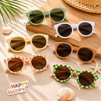 Thumbnail for Colorful Kids Sun Shades – Ochrona przed promieniowaniem UV i stylowy wygląd – okulary przeciwsłoneczne dla dzieci