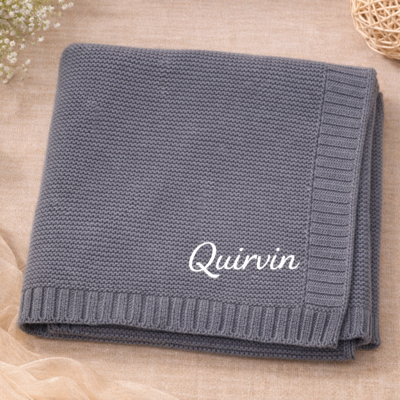 Personalized Baby Blanket – Miękki i wyjątkowy – bawełniany koc z indywidualnym haftem