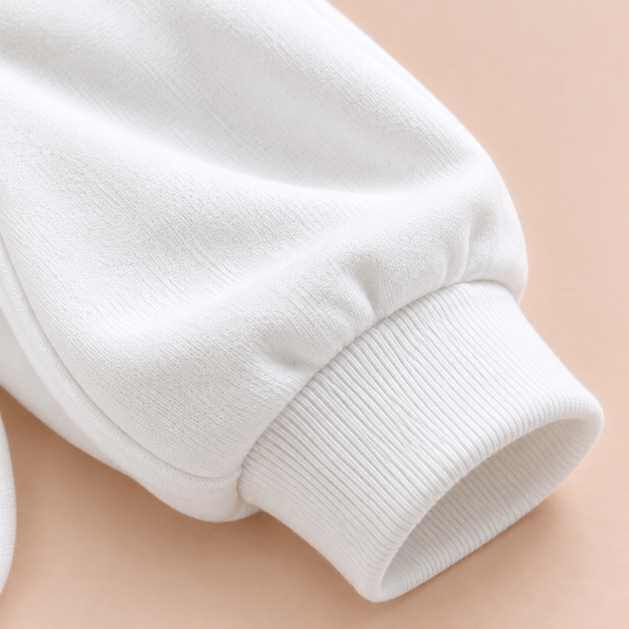 LittleLove – Delikatna i urocza – dziecięca bluza z kapturem z nadrukiem serduszek