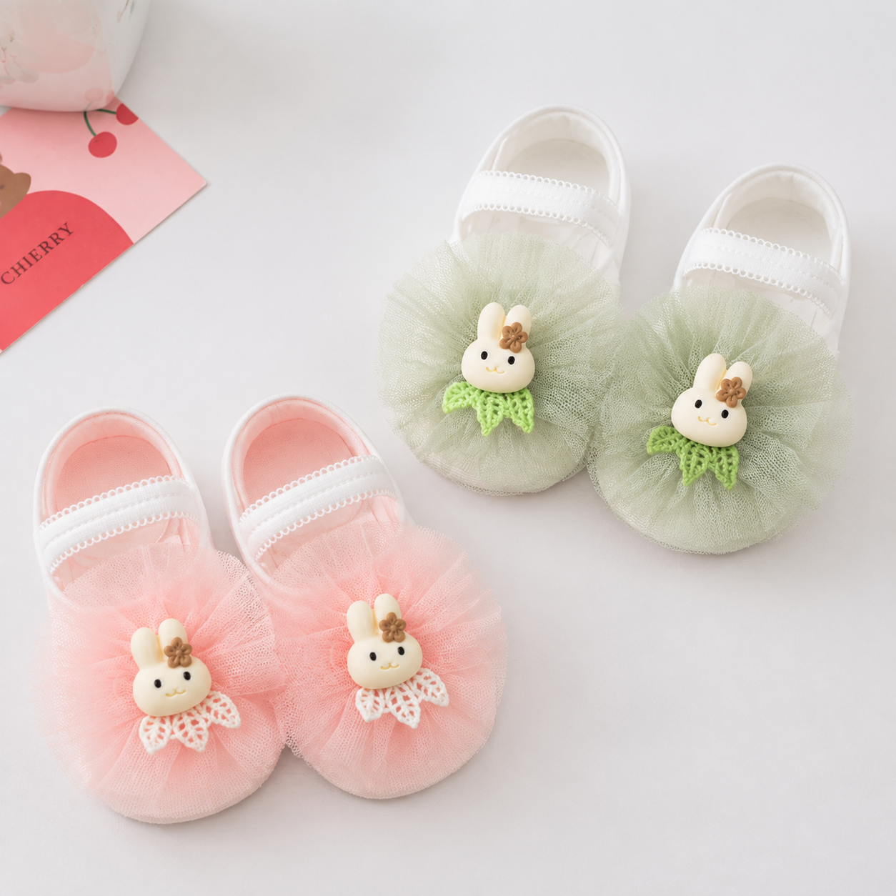 SweetFeet – Miękkie i urocze – skarpetki dla niemowląt z motywem kwiatowym i koronką