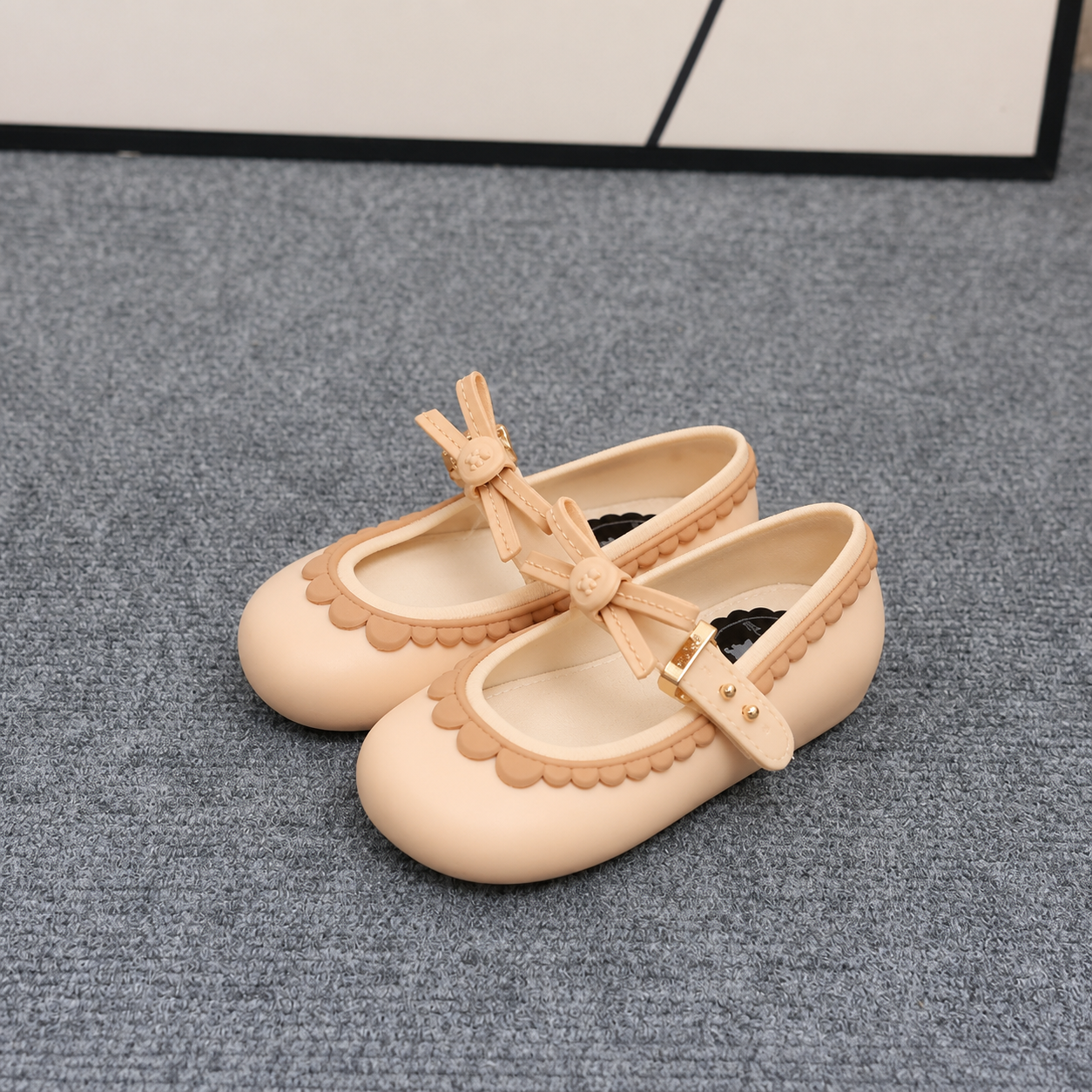MiniChic – Elegancja i styl – dziecięce kapcie z kokardką