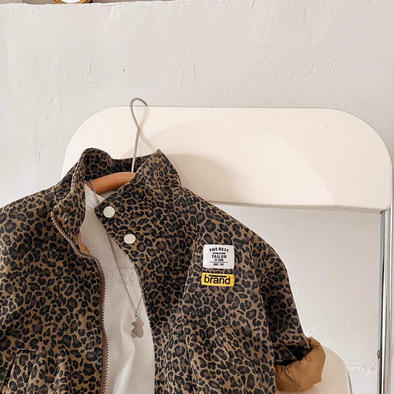 Mini Fashion – Odważna i wygodna – kurtka w panterkę