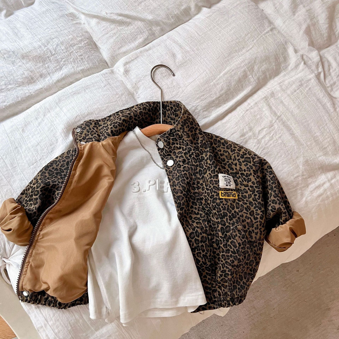 Mini Fashion – Odważna i wygodna – kurtka w panterkę