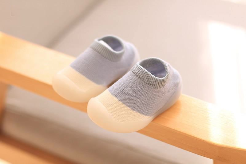 TinySteps – Komfort i bezpieczeństwo – buciki FlexiFeet dla niemowląt