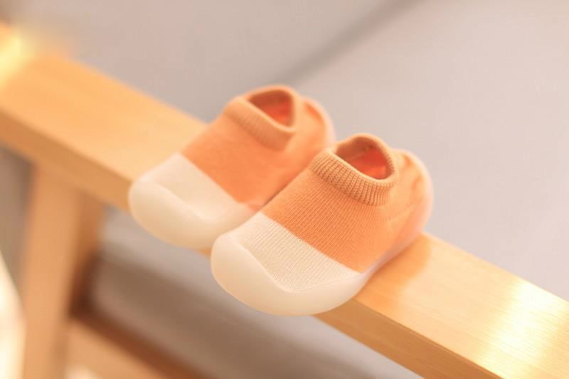TinySteps – Komfort i bezpieczeństwo – buciki FlexiFeet dla niemowląt