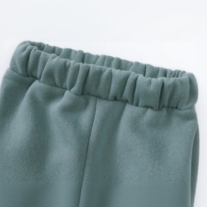 Winter Tracksuit – Ciepło i wygoda – zimowy zestaw odzieży dziecięcej