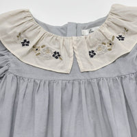 Thumbnail for Princess Dress – Stylowa i wygodna – sukienka z haftowanym kołnierzem