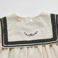 Thumbnail for Sailor Top – Elegancka i wygodna – bluzka z koronkowymi wykończeniami i bufiastymi rękawami