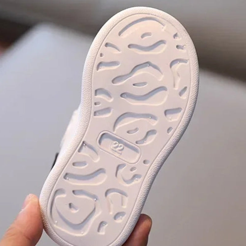 Bear Sneakers – Wygodne i urocze – dziecięce trampki z motywem misia