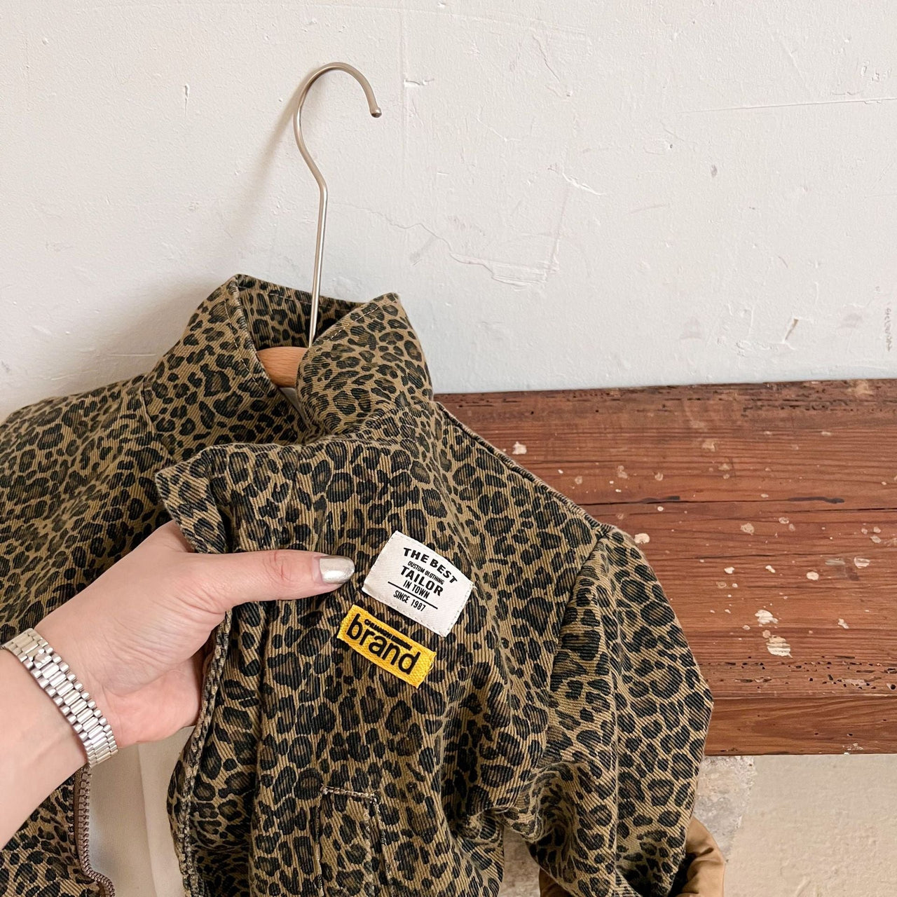 Mini Fashion – Odważna i wygodna – kurtka w panterkę