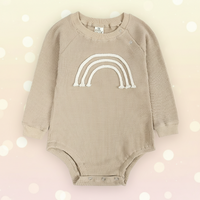 Thumbnail for SnuggleHue – Miękkie i wygodne – tęczowe body dla niemowląt