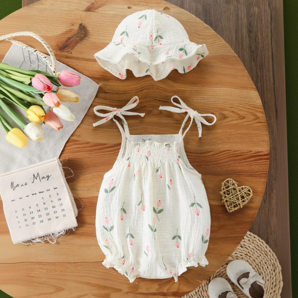 LittleBlossom – Letni komfort i styl – body dla niemowląt z czapeczką