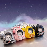 Thumbnail for Glowing Astronaut Charm – Urocza i świecąca – zawieszka do torby „Astronauta”
