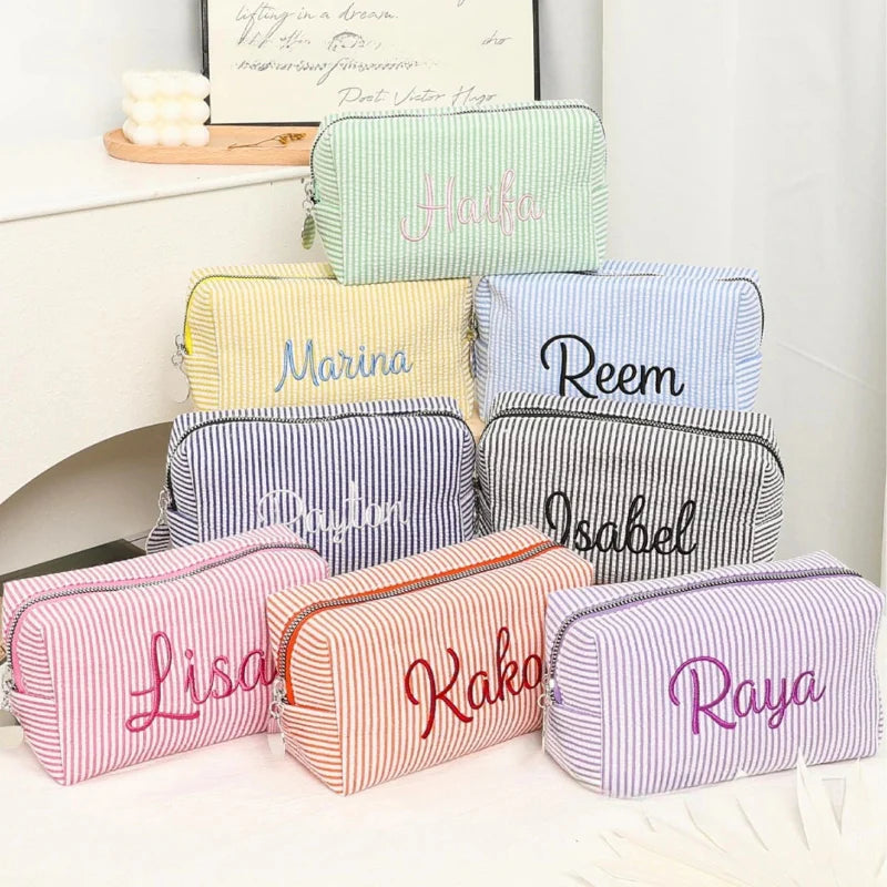 Striped Name Pouch – spersonalizowana i stylowa kosmetyczka