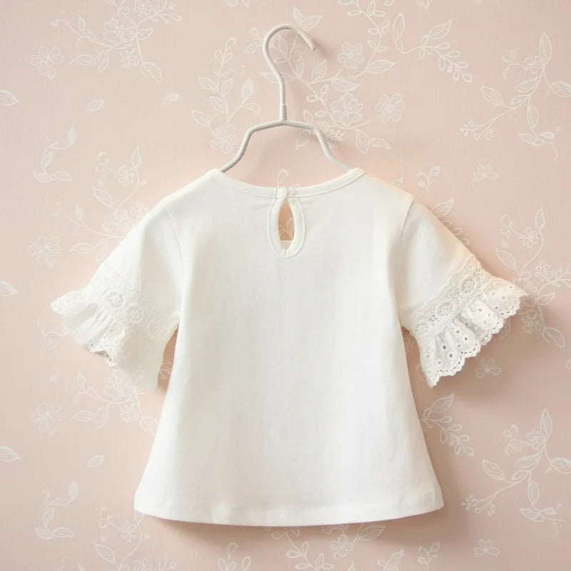 Girls Trumpet Sleeve Top – Elegancja i wygoda – rękawy z koronką
