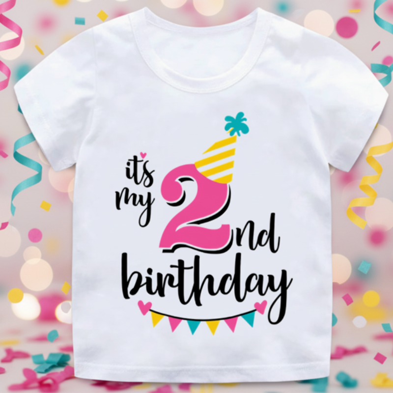 Birthday Graphic Tee – Urocze i zwiewne – dziecięca koszulka urodzinowa