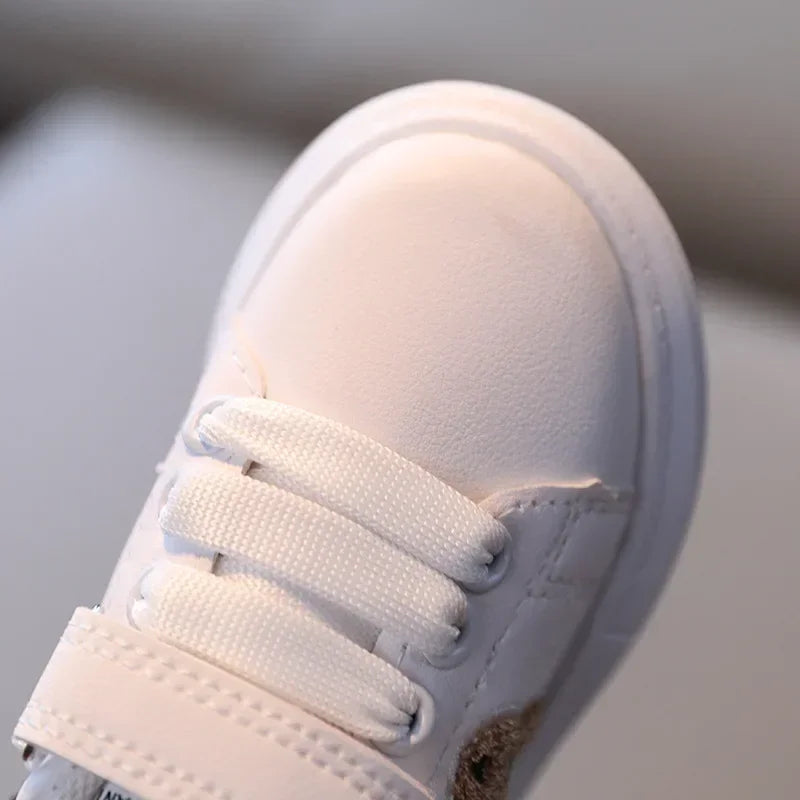 Bear Sneakers – Wygodne i urocze – dziecięce trampki z motywem misia