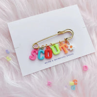 Thumbnail for Personalized Charm Pin – Osobista i stylowa – broszka z imieniem