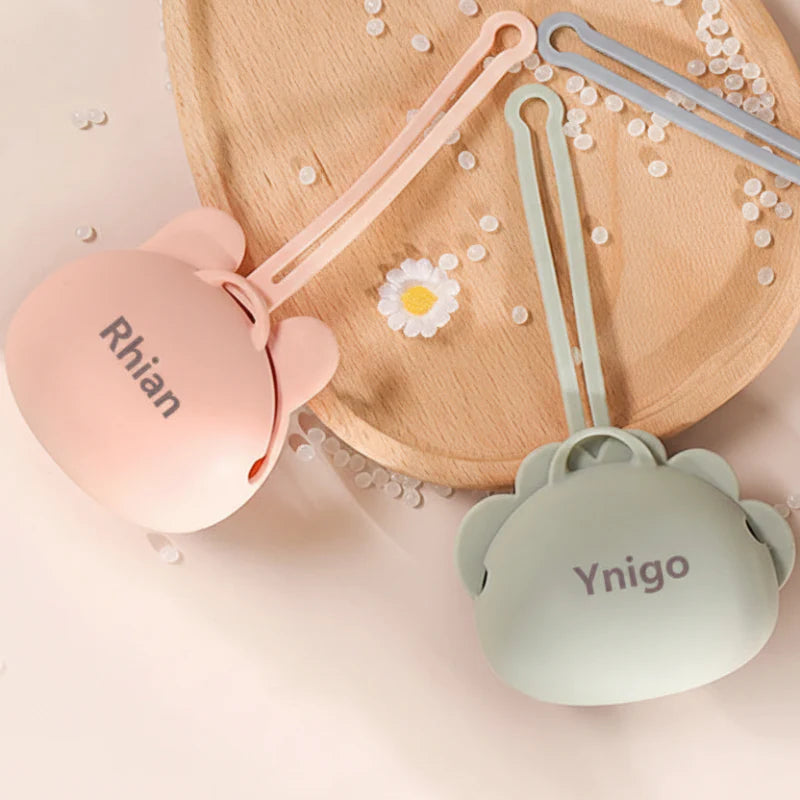 Personalized Pacifier Case – Grawerowany i praktyczny – spersonalizowany uchwyt na smoczek