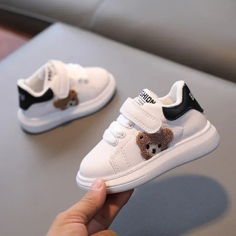 Bear Sneakers – Wygodne i urocze – dziecięce trampki z motywem misia