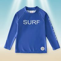 Thumbnail for SunShield – Ochronna i elastyczna – dziecięca koszulka surfingowa z długimi rękawami i filtrem UPF 50+